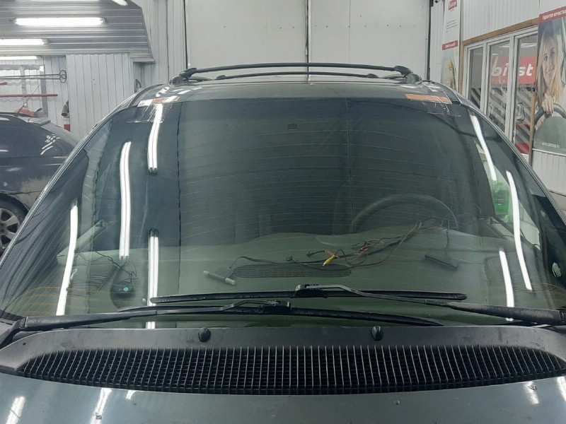 Замена лобового стекла Chrysler Grand Voyager
