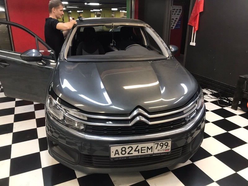 Замена лобового стекла Citroen C4