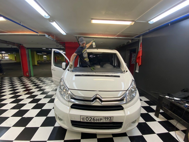 Замена лобового стекла Citroen Jumpy