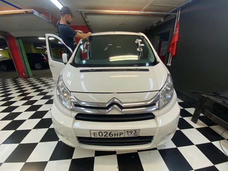 Замена лобового стекла Citroen Jumpy