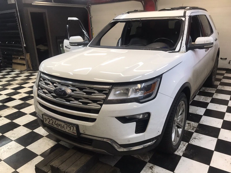 Замена лобового стекла Ford Explorer