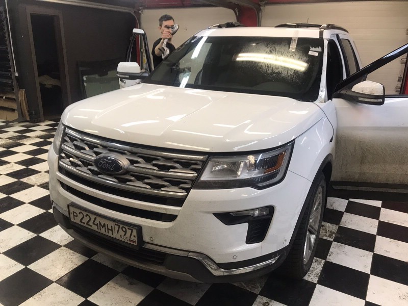 Замена лобового стекла Ford Explorer