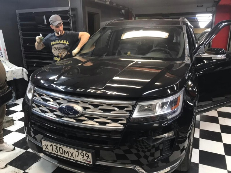 Замена лобового стекла Ford Explorer