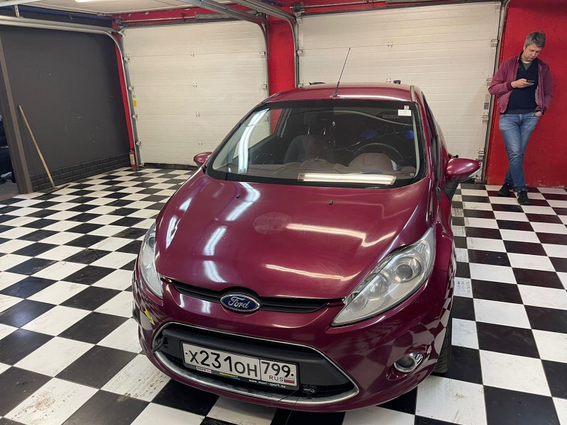 Замена лобового стекла Ford Fiesta