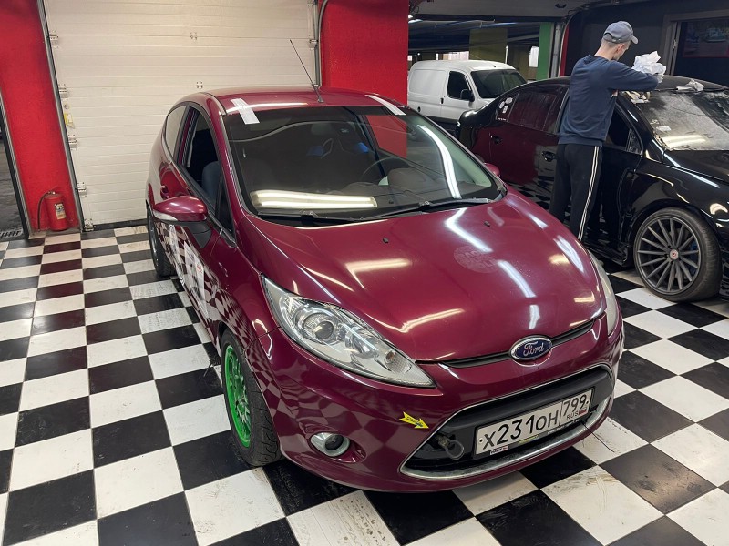 Замена лобового стекла Ford Fiesta