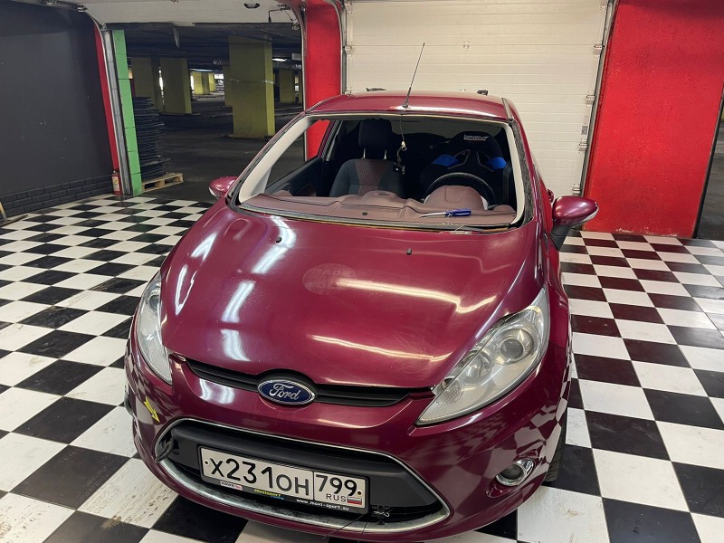 Замена лобового стекла Ford Fiesta