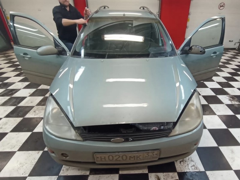 Замена лобового стекла Ford Focus 1
