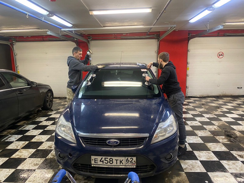 Замена лобового стекла Ford Focus 2