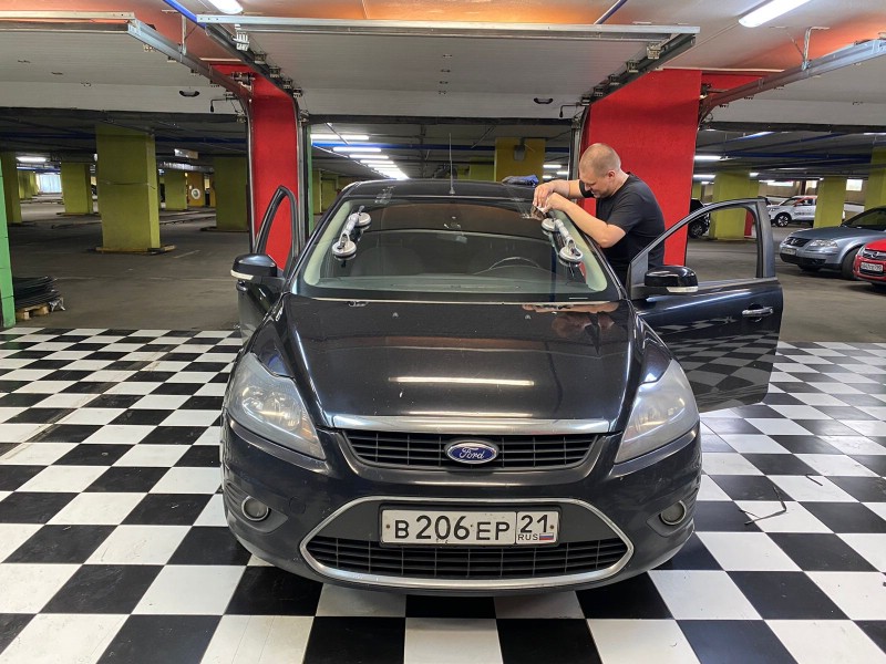 Замена лобового стекла Ford Focus 2