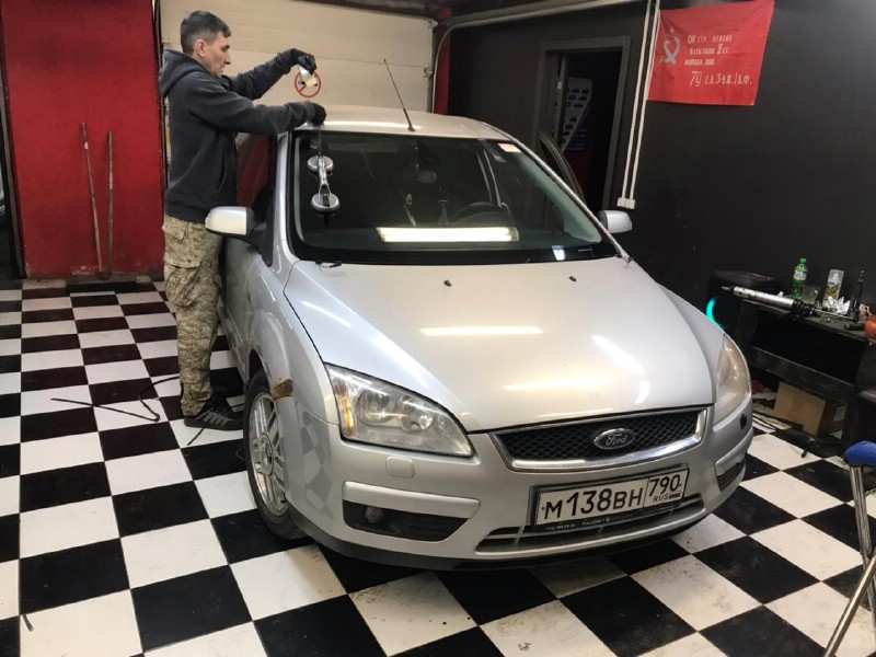 Замена лобового стекла Ford Focus 2
