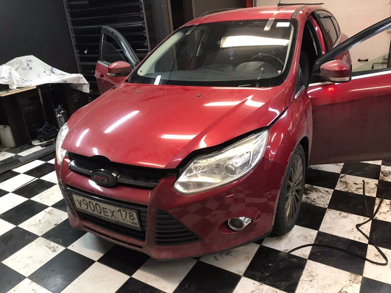 Замена лобового стекла Ford Focus