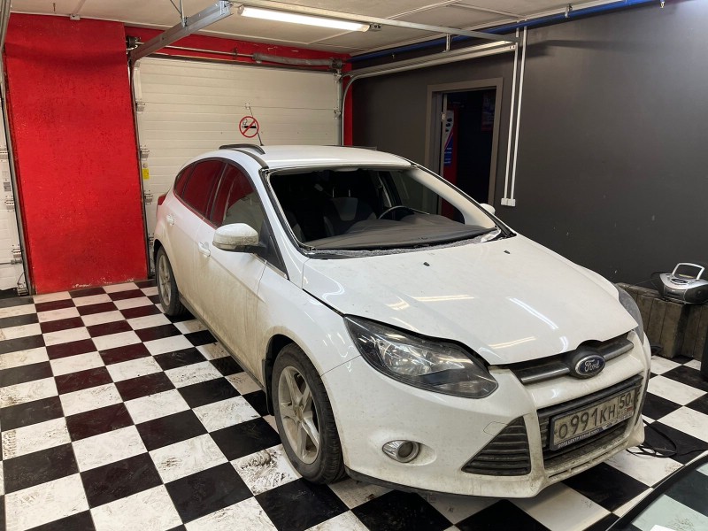 Замена лобового стекла Ford Focus 3