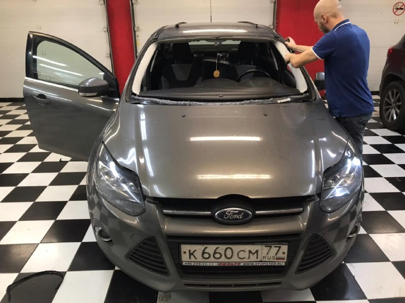 Замена лобового стекла Ford Focus 3