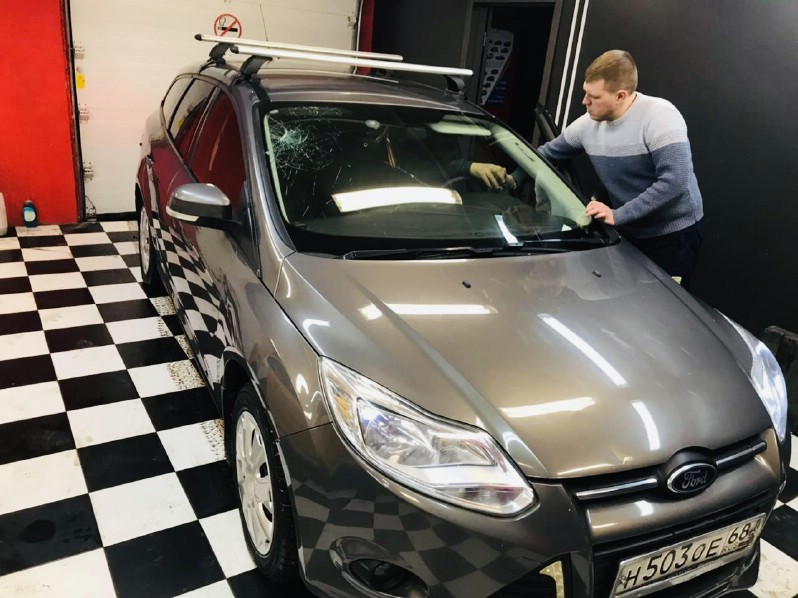 Замена лобового стекла Ford Focus III
