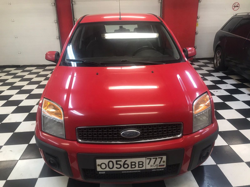 Замена лобового стекла Ford Fusion