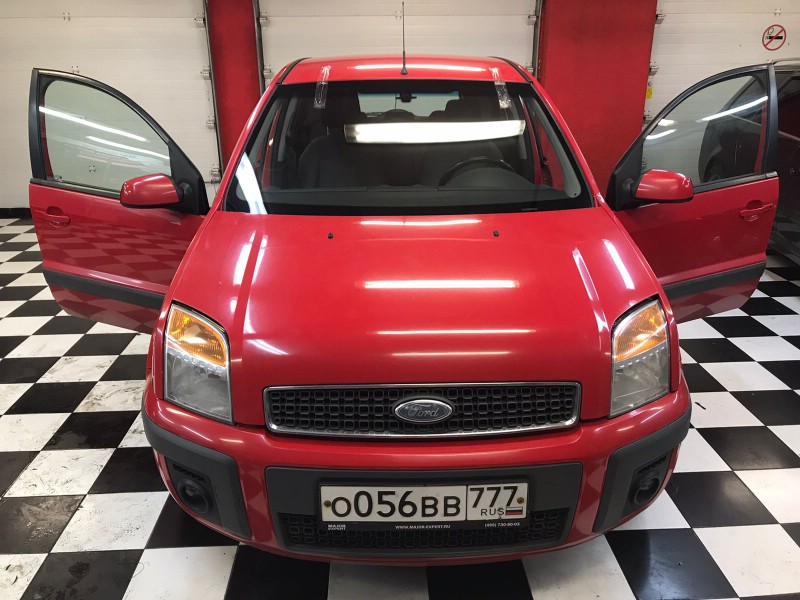 Замена лобового стекла Ford Fusion