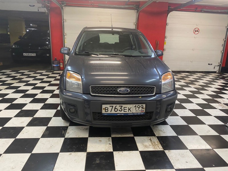 Замена лобового стекла Ford Fusion