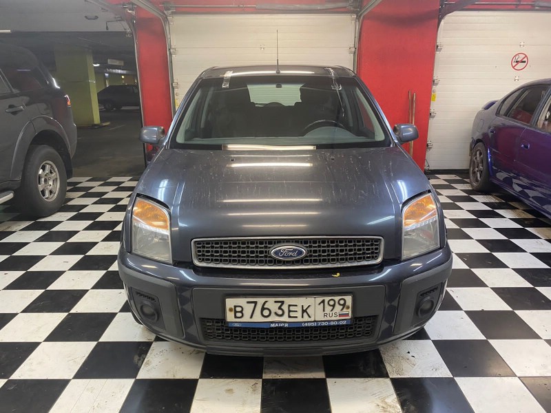 Замена лобового стекла Ford Fusion