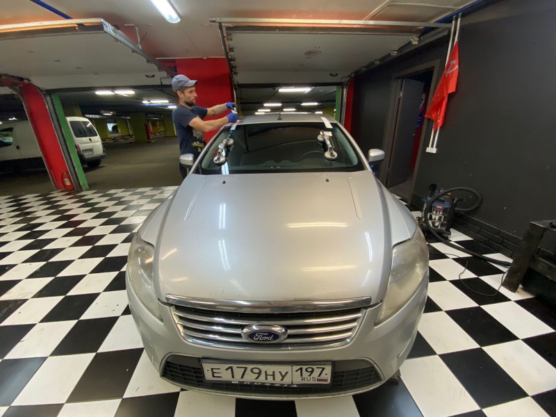 Замена лобового стекла Ford Mondeo