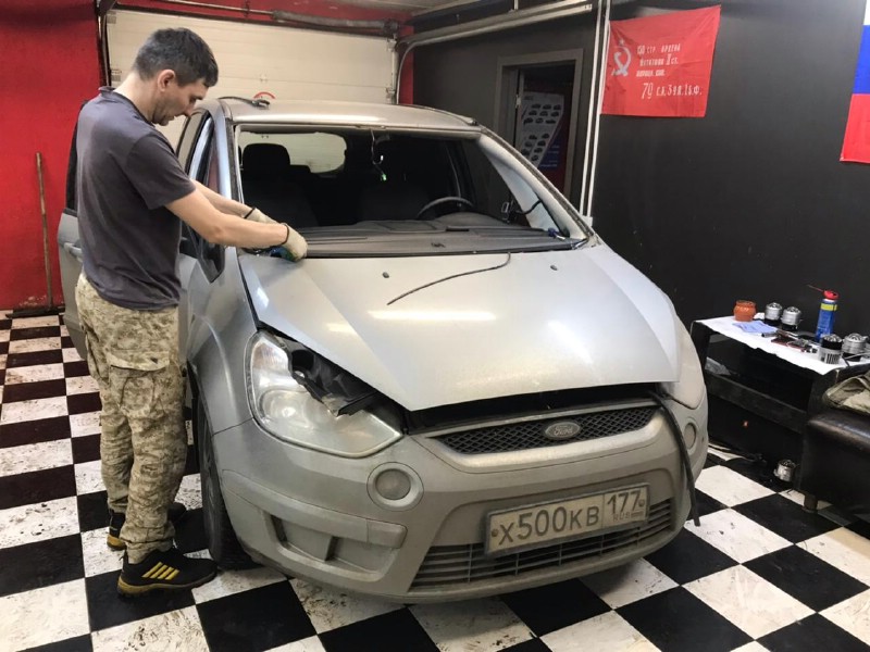 Замена лобового стекла Ford S-Max