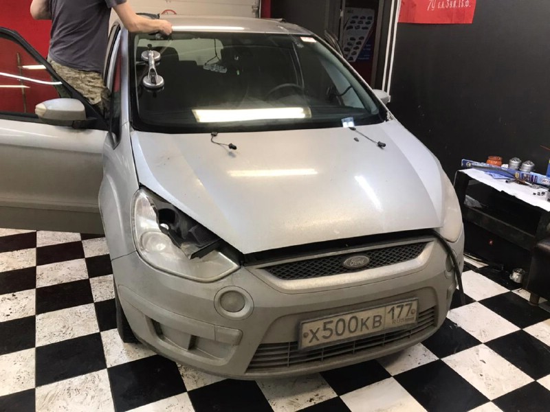 Замена лобового стекла Ford S-Max