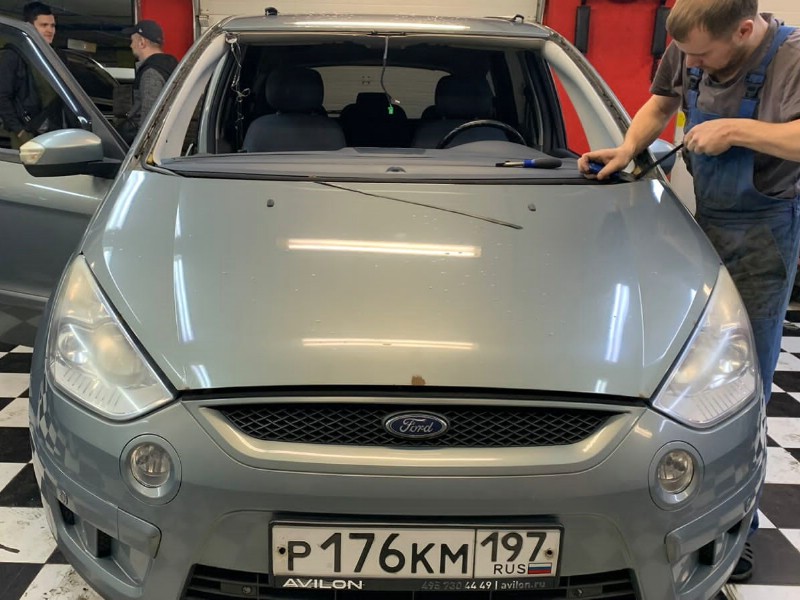 Замена лобового стекла Ford S-max