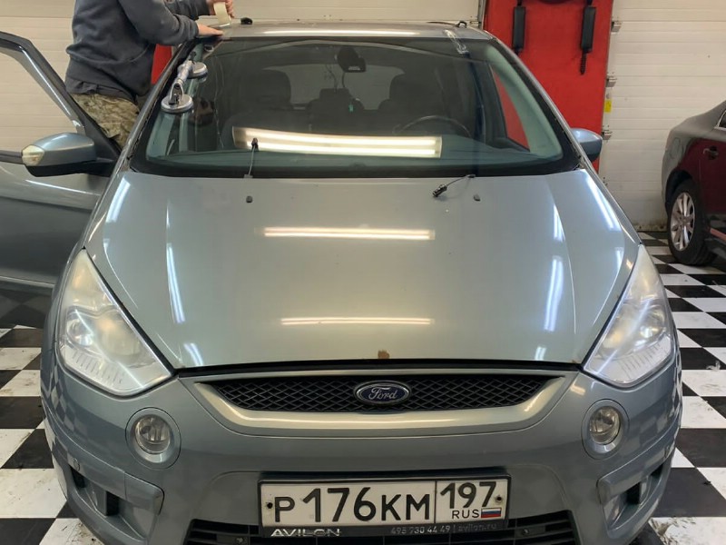 Замена лобового стекла Ford S-max