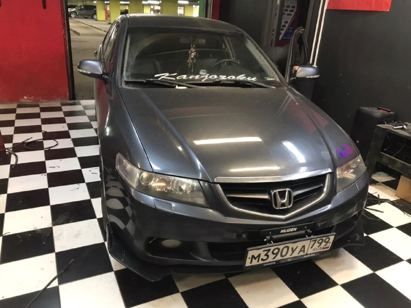 Замена лобового стекла Honda Accord