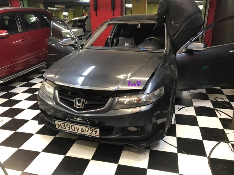 Замена лобового стекла Honda Accord