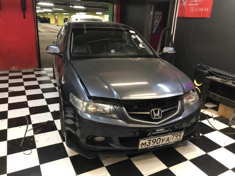 Замена лобового стекла Honda Accord