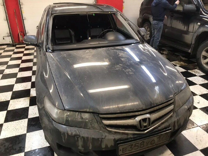 Замена лобового стекла Honda Accord