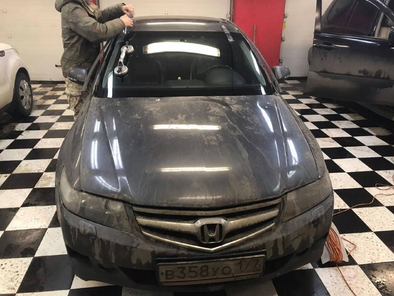 Замена лобового стекла Honda Accord