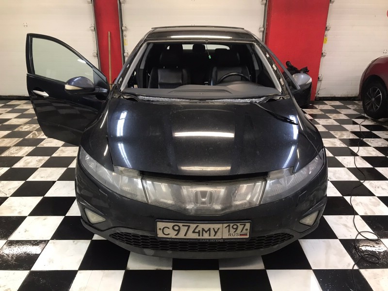 Замена лобового стекла Honda Civic Hatch