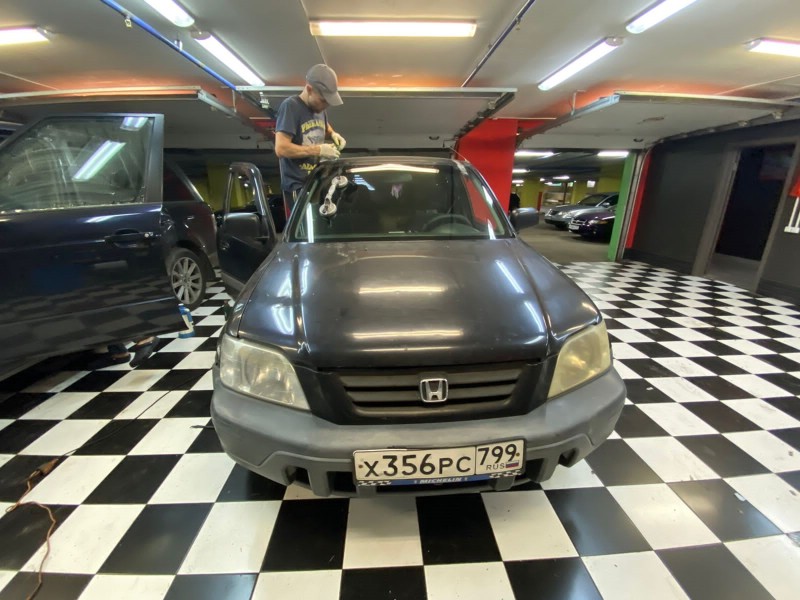 Замена лобового стекла Honda CR-V