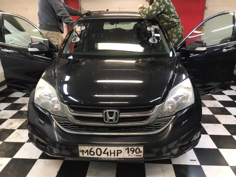 Замена лобового стекла Honda CR-V