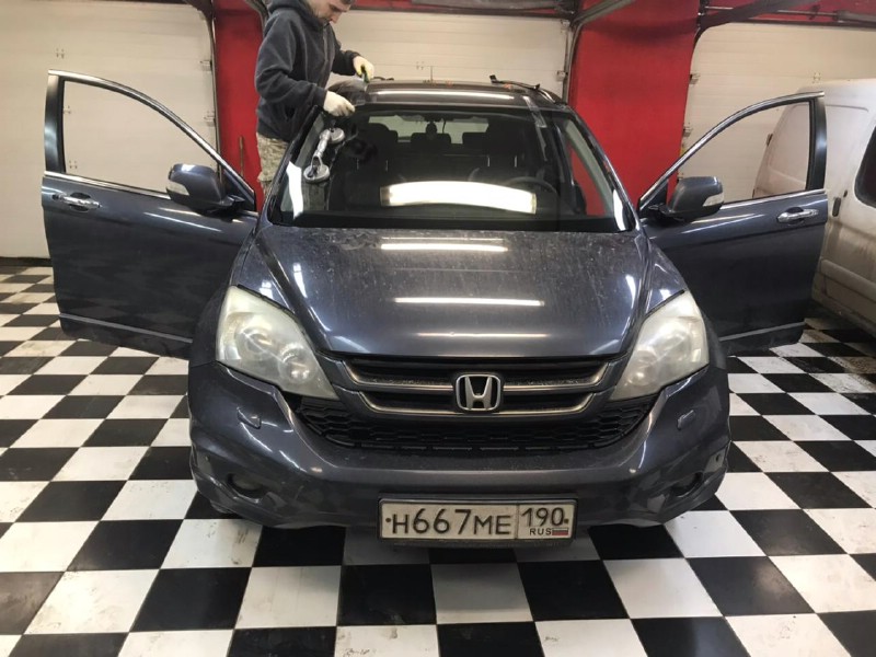 Замена лобового стекла Honda CR-V