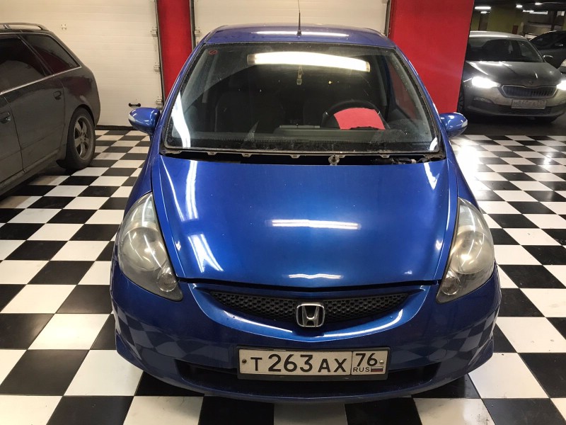 Замена лобового стекла Honda Jazz
