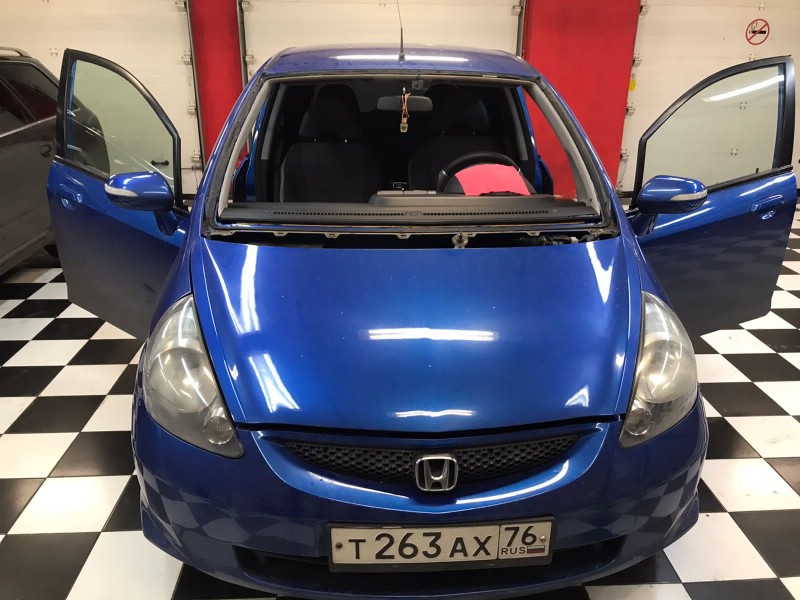 Замена лобового стекла Honda Jazz