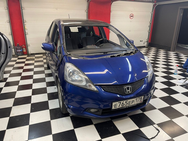 Замена лобового стекла Honda Jazz