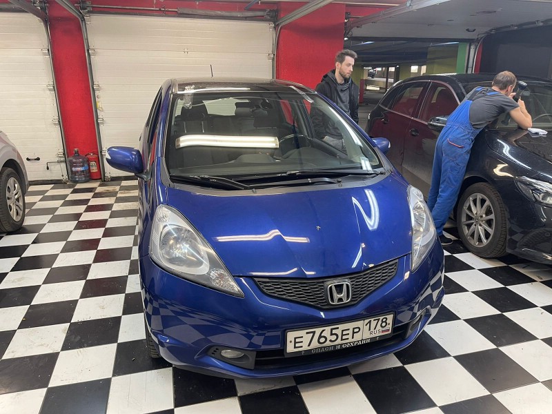 Замена лобового стекла Honda Jazz