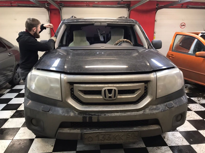 Замена лобового стекла Honda Pilot