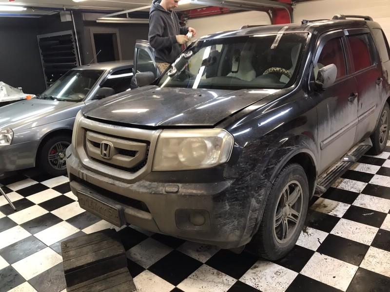 Замена лобового стекла Honda Pilot