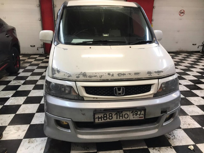 Замена лобового стекла Honda Stepwgn