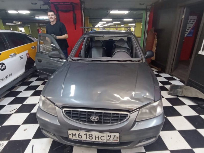 Замена лобового стекла Hyundai Elantra