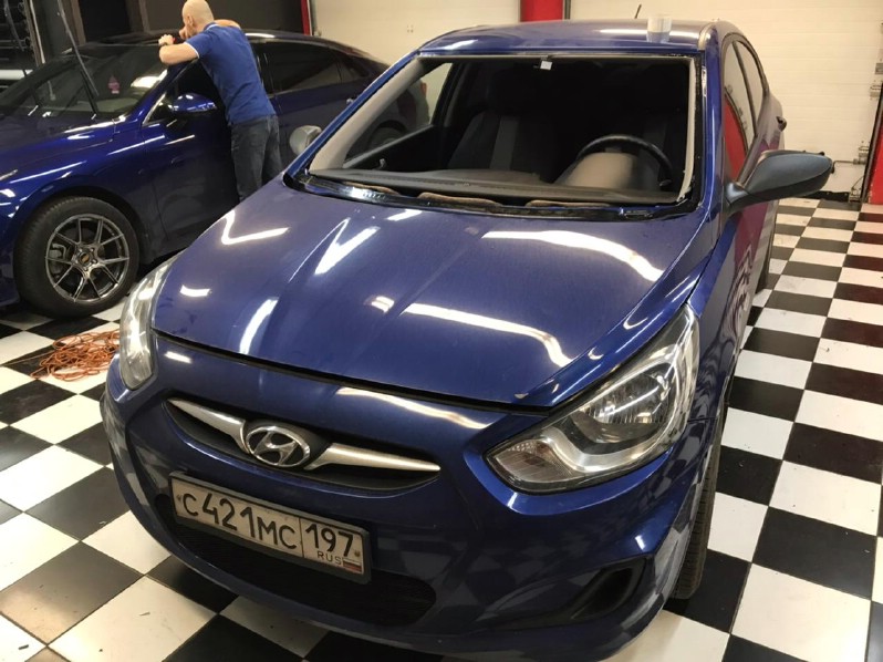 Замена лобового стекла Hyundai Solaris