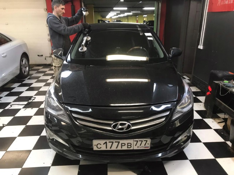 Замена лобового стекла Hyundai Solaris