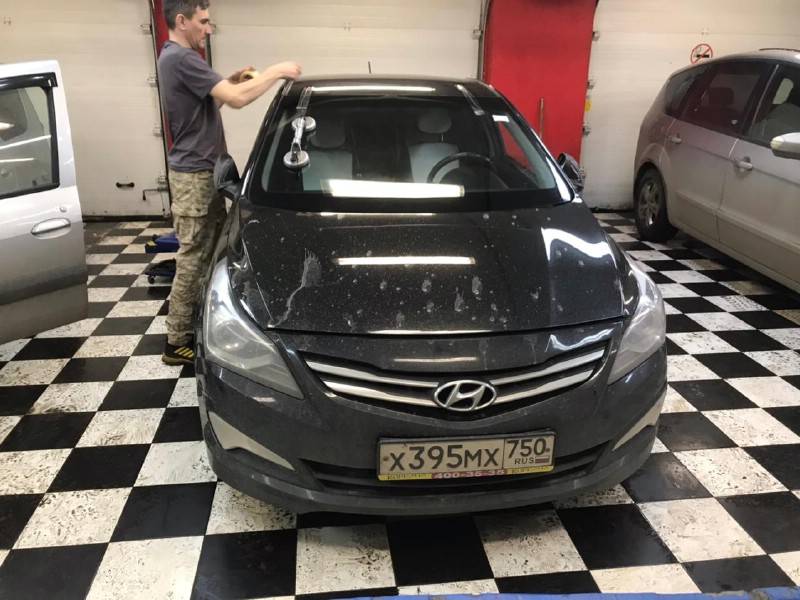 Замена лобового стекла Hyundai Solaris