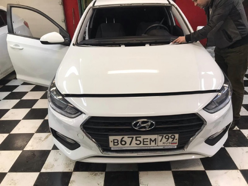 Замена лобового стекла Hyundai Solaris