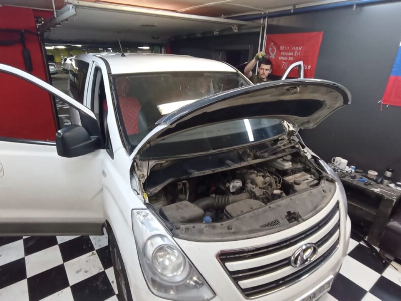 Замена лобового стекла Hyundai Starex