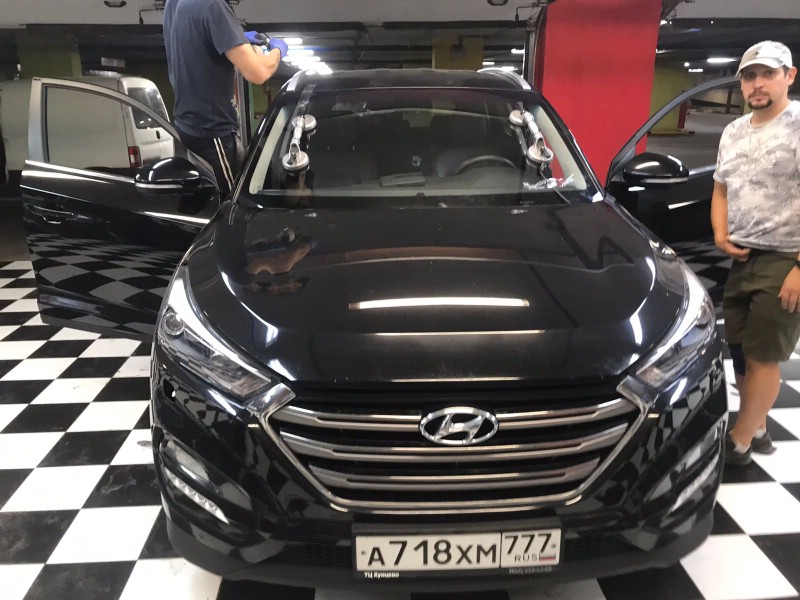 Замена лобового стекла Hyundai Tucson